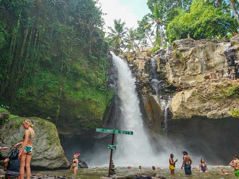tegenungan waterfall 01