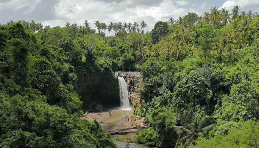 tegenungan waterfall header
